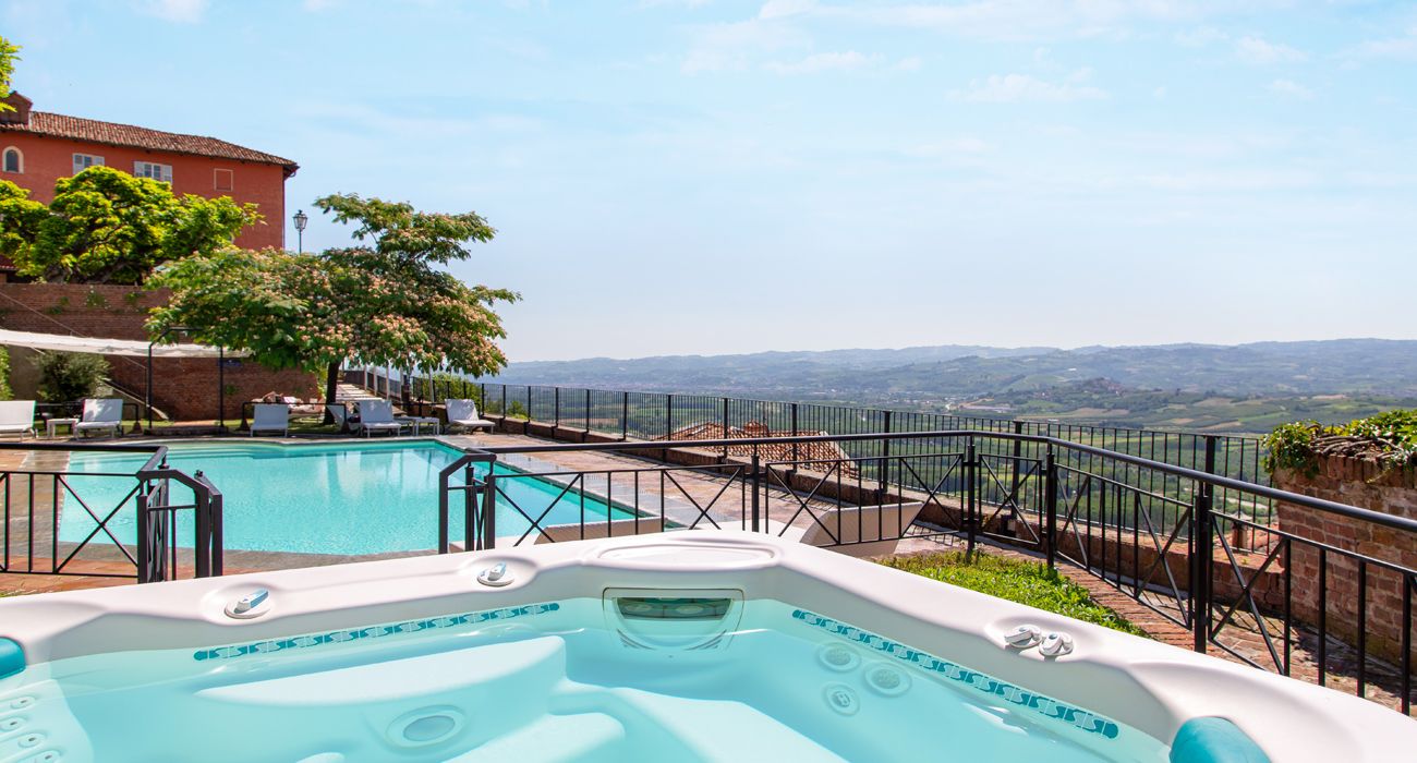 Castello di Santa Vittoria i Santa Vittoria d'Alba Boka online nu!